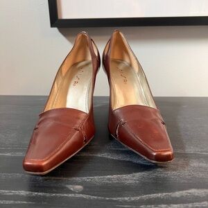Unisa brown leather Anya pumps EUC made in Brazil women’s size 7